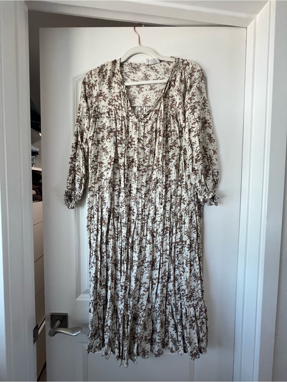 Carly Jean Los Angeles Cream Floral Long-Sleeve Tiered Midi Dress